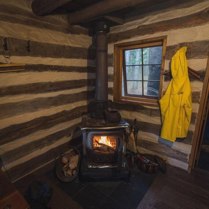 A Rustic Cabin In The Woods Orangeville Exterior foto