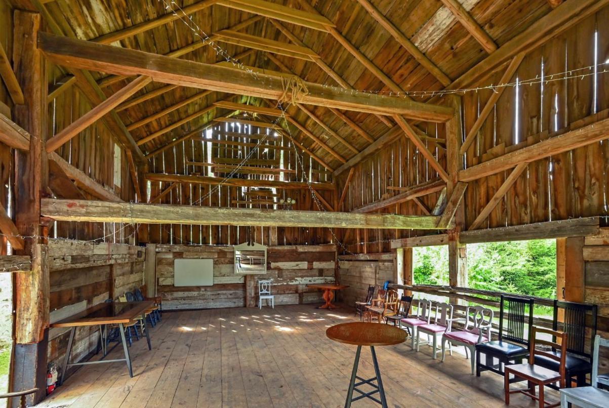 A Rustic Cabin In The Woods Orangeville Exterior foto